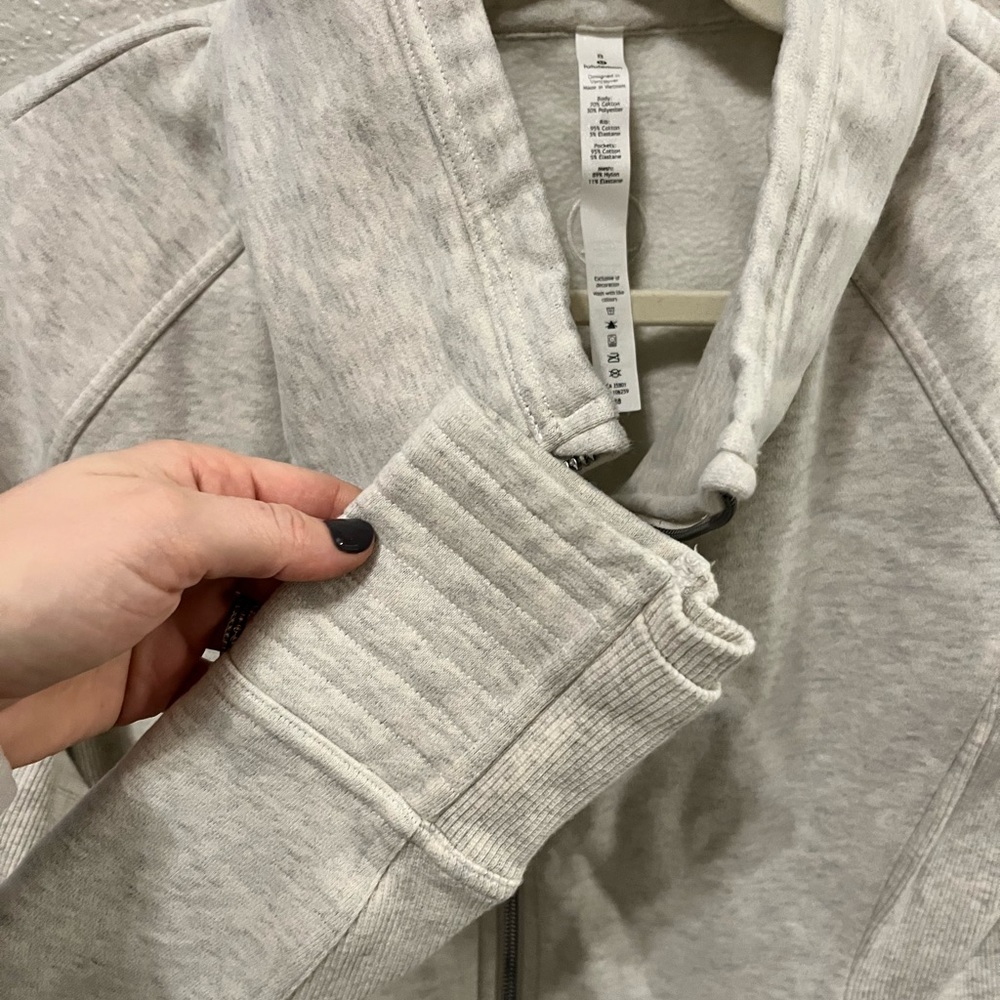 Lululemon Jacket - Picture 3 of 4